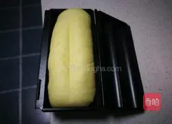 Illustration of how to make honey bean and coconut matcha toast 11