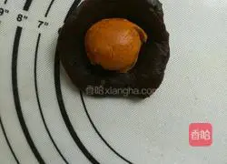 Cantonese egg yolk mooncake recipe illustration 5