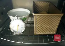 Illustration of how to make Polish egg yolk evaporated milk toast 17