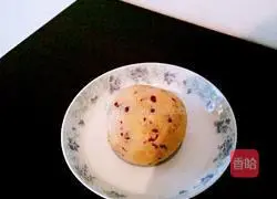 Illustration of how to make cranberry cream peanut cookies 9