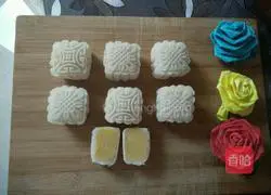 Illustration of how to make snow-skin mooncakes (custard filling) 12