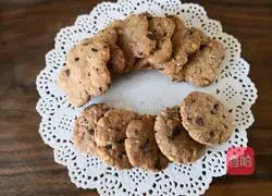 Illustration of how to make walnut chocolate cookies 13