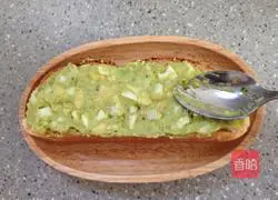 Illustration of how to make avocado bread 3