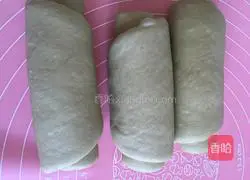 Illustration of how to make matcha honey bean toast 8