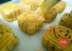 How to make five-nut mooncakes Illustration 14