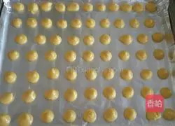 Illustration of how to make egg yolk biscuits 8