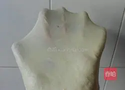 Illustration of how to make half-moon soft-core bread 6