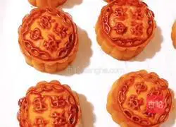 Illustration of how to make bean paste mooncakes 15
