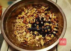 Illustration of how to make five-nut mooncake filling 2