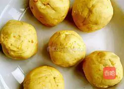 Illustration of how to make pumpkin and bean paste mooncakes 1