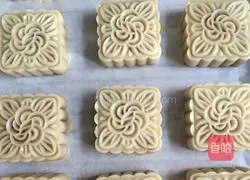 Yellow Lotus Seed Mooncake Recipe Illustration 12