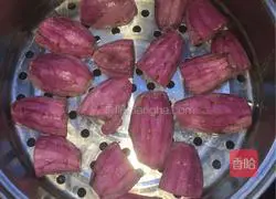 Illustration of how to make homemade purple sweet potato biscuits 4