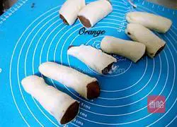 Illustration of how to make giraffe toast 9