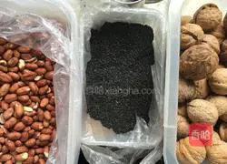 Illustration of how to make crispy five-nut mooncakes 1