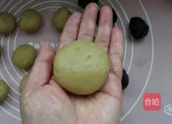 Illustration of how to make Beijing-style red mooncakes 10