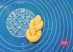 Illustration of how to make braided milk bread 6