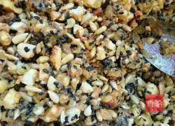 Illustration of how to make five-nut mooncake filling 10