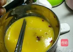 Illustration of how to make microwave cranberry cookies 2