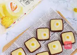 Illustration of how to make toast and omelette biscuits 19