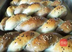 Illustration of how to make black and white sweet and salty dishes 16