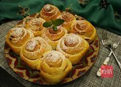 Illustration of how to make sugar orange bread rolls 19