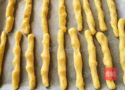 Illustration of how to make finger biscuits 7