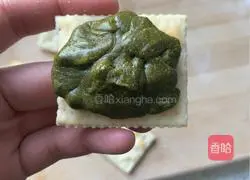 Illustration of how to make matcha beef biscuits 8