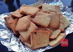 Illustration of how to make butter hazelnut biscuits 5