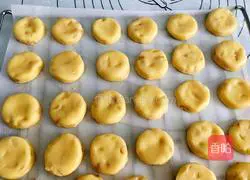 Illustration of how to make milky pine nut biscuits 13