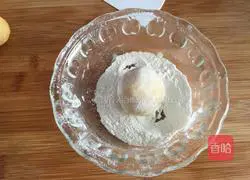 Illustration of how to make chestnut stuffed mooncakes 7