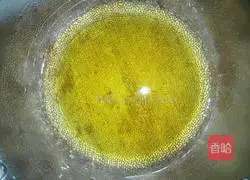 Illustration of how to make golden red bean paste mooncakes 1