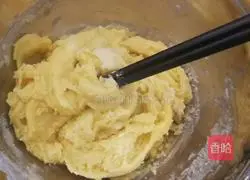 Illustration of how to make cashew nut mooncakes 3