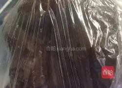 Illustration of how to make bear biscuits 10