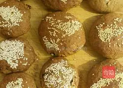 Illustration of how to make mixed sugar mooncakes 4