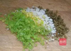 Illustration of how to make sesame oil and five kernel mooncake fillings 4