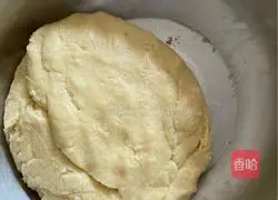 Illustration of how to make Cantonese mooncakes with bean paste 2