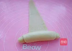 Illustration of how to make croissants 12