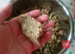 Illustration of how to make dried fruit mooncake filling 9