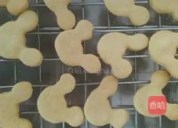 Illustration of how to make red date yogurt biscuits 6