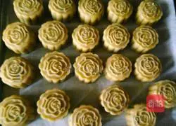 Illustration of how to make five-nut mooncakes 6