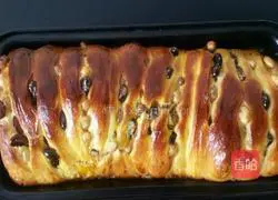 Illustration of making honey bean bread 10