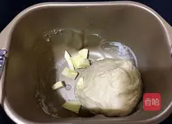 Illustration of how to make ham sausage bread 4