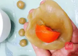 Cantonese style white lotus paste and egg yolk mooncake recipe 6