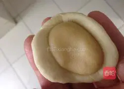 Illustration of how to make puff pastry mooncakes 3