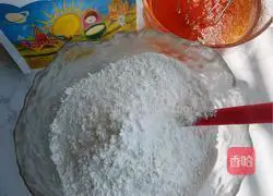 Illustration of how to make small red flower mini mooncakes 2