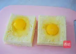 Illustration of how to make egg cheese toast 10