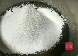 Illustration of how to make red fruit and bean paste mooncakes 1