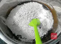 Illustration of how to make chocolate sauce mooncakes 3