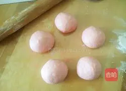Illustration of how to make Sakura bean paste buns 7