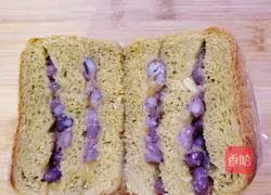 Illustration of how to make matcha whole wheat banana honey bean toast 9